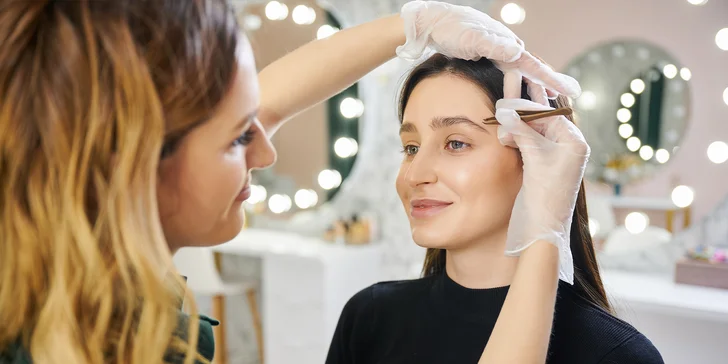 Laminácia alebo zahustenie obočia či lash lift rias