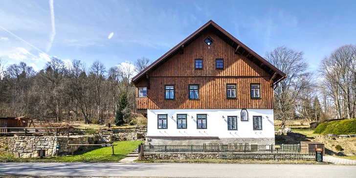 Pobyt v srdci Šumavy: krásny horský hotel s raňajkami aj možnosťou wellness