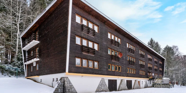 Raj v prírode Jeseníkov s bohatou polpenziou a vonkajším aj vnútorným wellness, 1 km od celoročnej ski arény