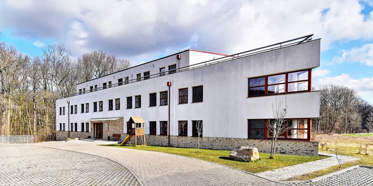 Hotel na okraji Prahy: noc pre dvoch alebo pobyt pre rodinu aj s bowlingom a aquaparkom