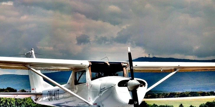 Vzrušujúci let lietadlom CESSNA 150 alebo CESSNA 172. Teraz špeciálne darčekové balíčky!