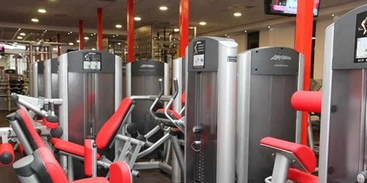 Časovo neobmedzený vstup do moderne vybaveného ROYAL FITNESS