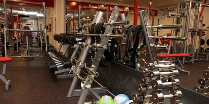 Časovo neobmedzený vstup do moderne vybaveného ROYAL FITNESS