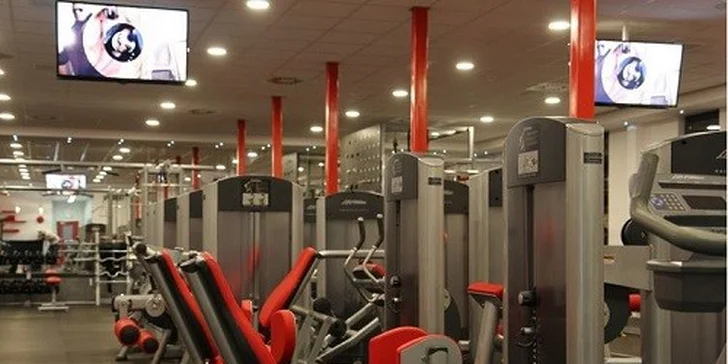 Časovo neobmedzený vstup do moderne vybaveného ROYAL FITNESS