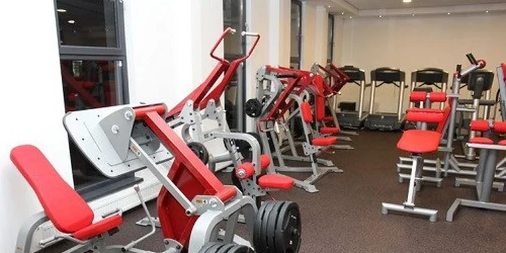 Časovo neobmedzený vstup do moderne vybaveného ROYAL FITNESS