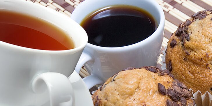 1,49 eur za lahodnú kávu alebo čaj s koláčikom podľa vlastného výberu. Valentínska porcia lásky pre zamilovaných. Zľava 61%.