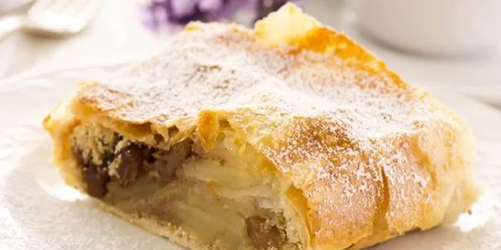Vynikajúci závin (100 g) a šálka lahodného čaju či kávy Piazza d’Oro Intenso