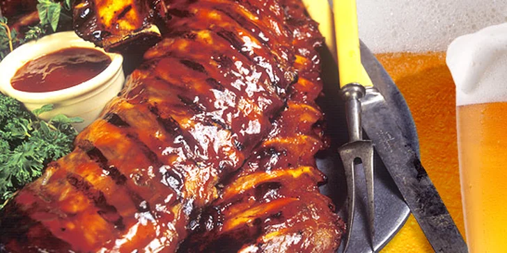 5,50 eur za vysoké grilované rebierka s opekanými zemiakmi a k tomu vínko či pivo. Gastronomický zážitok aj pre tých najnáročnej­ších, so zľavou 60 %!