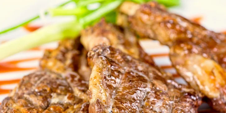 5,50 eur za vysoké grilované rebierka s opekanými zemiakmi a k tomu vínko či pivo. Gastronomický zážitok aj pre tých najnáročnej­ších, so zľavou 60 %!