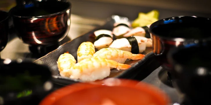 Sushi set (24 kúskov) pre 2 osoby s polievkou a Wakame šalátom