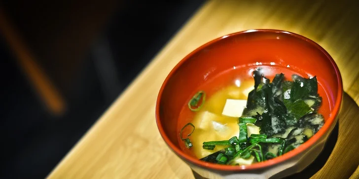 Sushi set (24 kúskov) pre 2 osoby s polievkou a Wakame šalátom