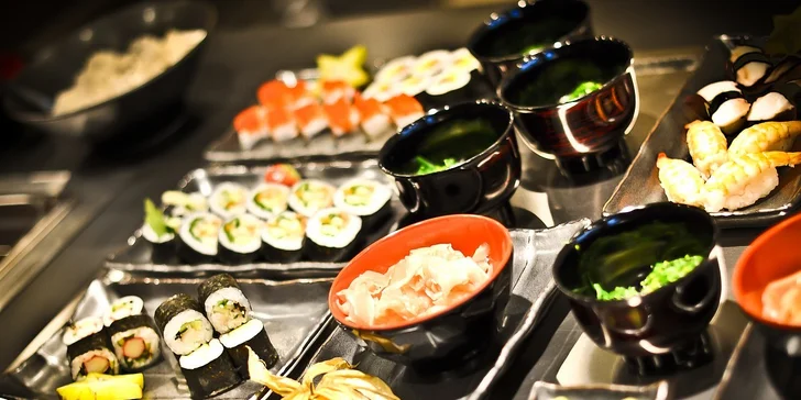 Sushi set (24 kúskov) pre 2 osoby s polievkou a Wakame šalátom
