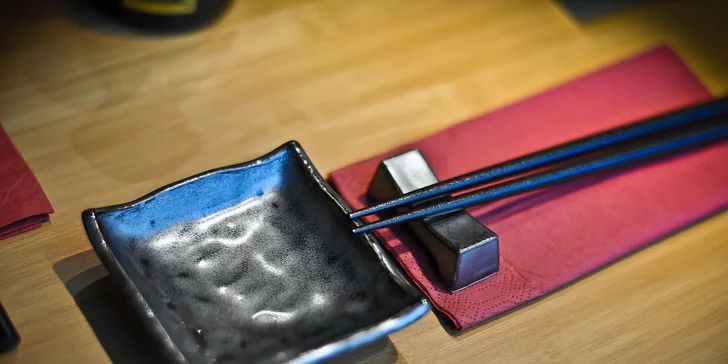 Sushi set (24 kúskov) pre 2 osoby s polievkou a Wakame šalátom