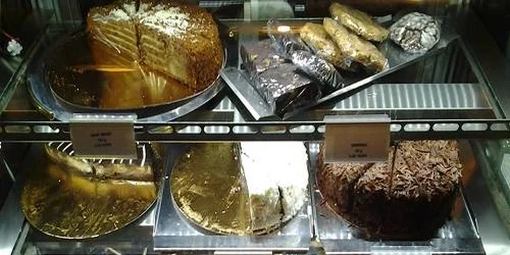Domáce dezerty v Simo Pastry v centre mesta 