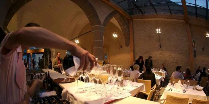 6,99 eur za PEČENÉ REBIERKA a pivo. Pravý pôžitok pre labužníkov a milovníkov skutočne dobrého jedla!