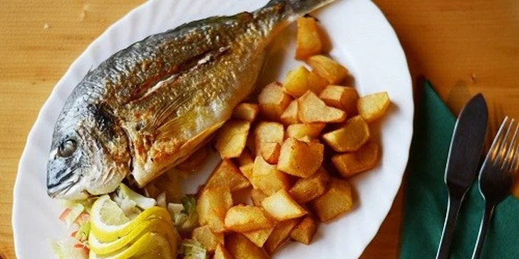 Grilovaná pražma a morský vlk alebo rebierka pre 2 osoby
