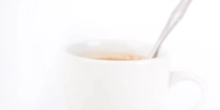 2 sladké palacinky s horúcim ovocím a káva Lavazza