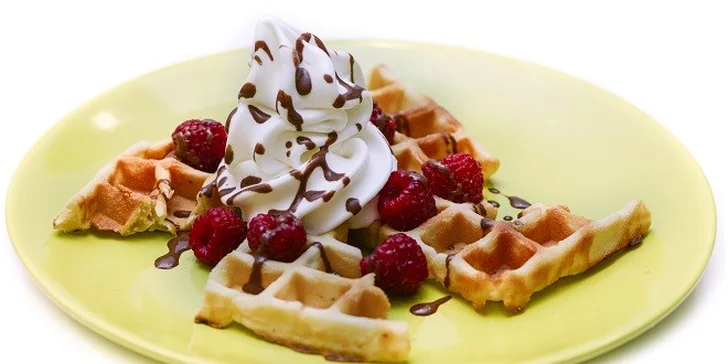 Domáce wafle s mrazeným jogurtom