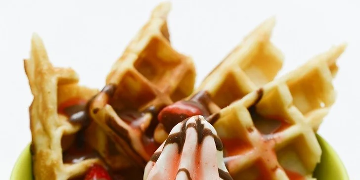 Domáce wafle s mrazeným jogurtom