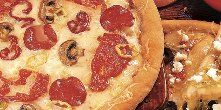 6,90 eur za dve pravé talianske chrumkavé 650g pizze podľa vlastného výberu v reštaurácii Sole Mio v centre mesta! Užite si chuť Talianska vo dvojici so zľavou 50 %!