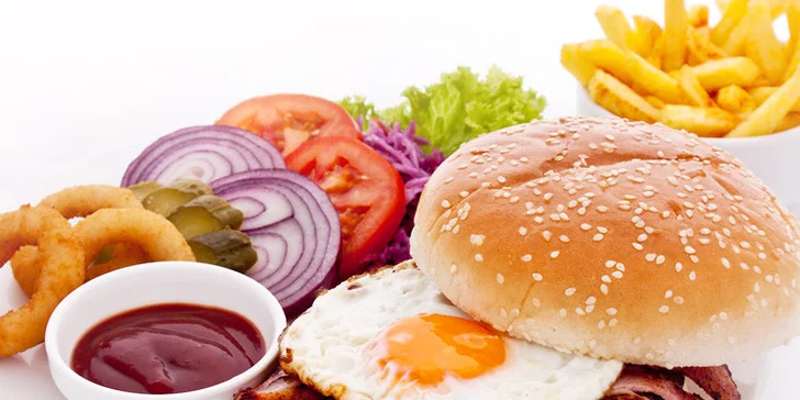 2,89 eur za šťavnatý PIVNÝ BURGER s majonézou, zeleninkou a dresingom a 2 PIVÁ Janáček v BeAbout. Pochutnajte si do prasknutia! Zľava 54%!