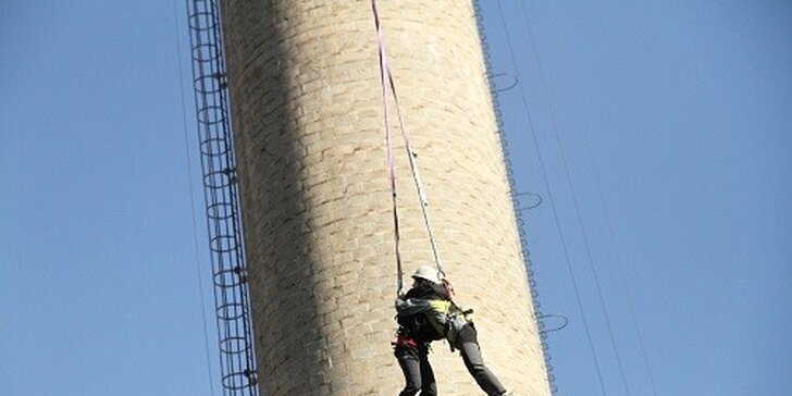 Tandemový zoskok zo 110 metrového komína