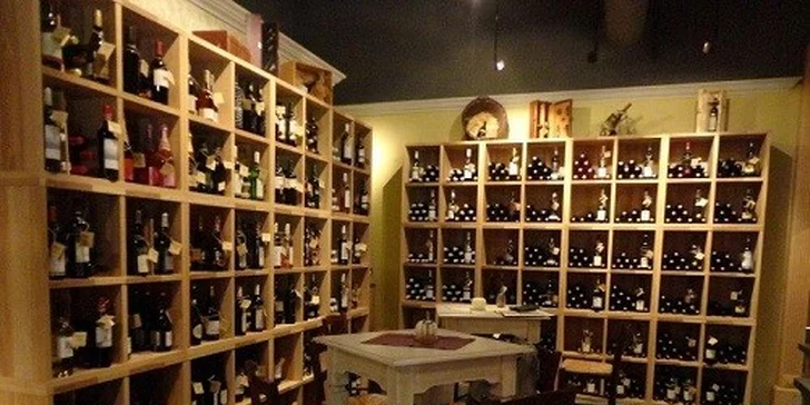 Ochutávka lahodných vín s občerstvením v štýlovom WineBare pre 2 osoby