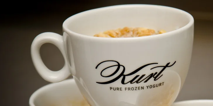 Lahodný Kurt Breadpudding alebo chrumkavé Kurt wafle s jogurtom a topingom