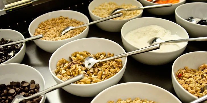 Lahodný Kurt Breadpudding alebo chrumkavé Kurt wafle s jogurtom a topingom