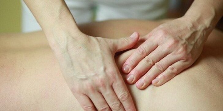 Klasická, kombinovaná masáž s bankovaním alebo reflexná masáž chodidiel a svetelná terapia