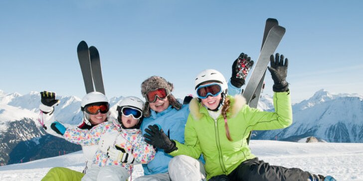 Bezpečne na lyžiach s cestovným poistením platným po celý rok