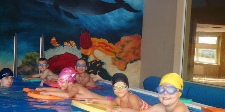 Plavecké kurzy pre deti alebo aqua zumba či aqua fitness