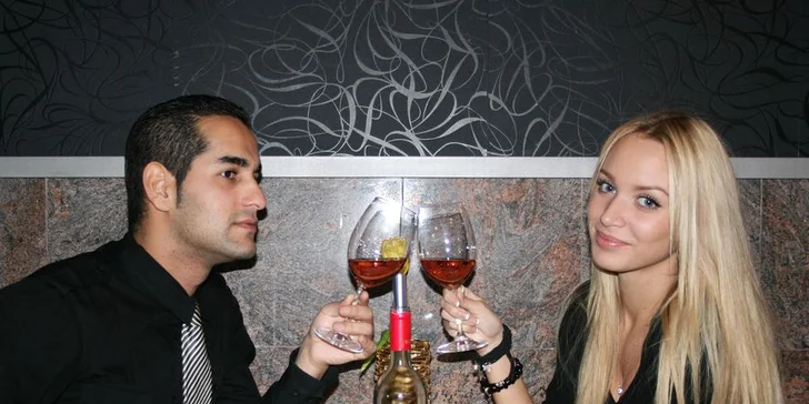Vyberte si, čo ochutnáte! Degustácia mladých vín s občerstvením pre 2 osoby v centre mesta