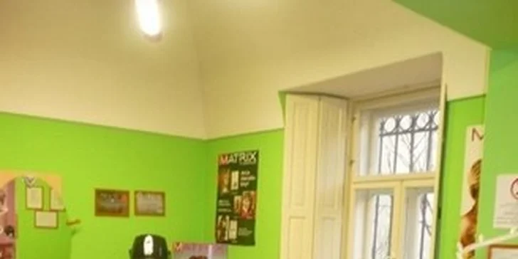 9,90 za NOVÝ STRIH a FARBENIE polodlhých vlasov profesionálnymi farbami značky Matrix, L′oreál a Vitelittis. Rozkvitnite do krásy a doprajte svojim vlasom kompletnú a precíznu starostlivosť pomocou kvalitných prípravkov so zľavou 67%!