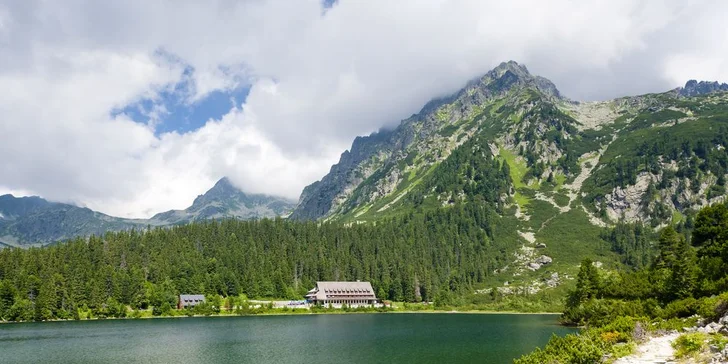 Od 42 eur za pobyt pre DVE osoby v LUXUSNÝCH 1-IZBOVÝCH APARTMÁNOCH Tatragolf Mountain Resort **** vo Veľkej Lomnici. Luxus a relax až do neskorého leta vo VYSOKÝCH TATRÁCH so zľavou až  60%!