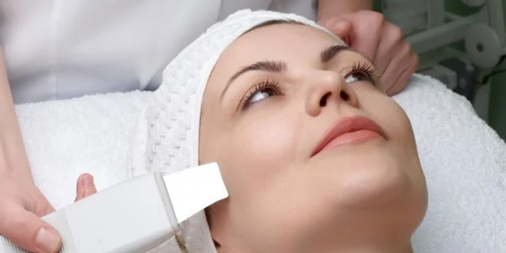Rozjasnite a hydratujte svoju pleť pomocou kyseliny hyalurónovej a prístroja skin scrubber + BONUS