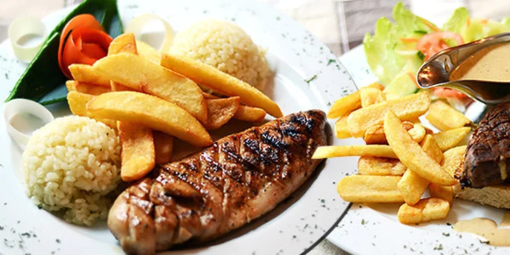 Hovädzí alebo kurací steak s hranolkami