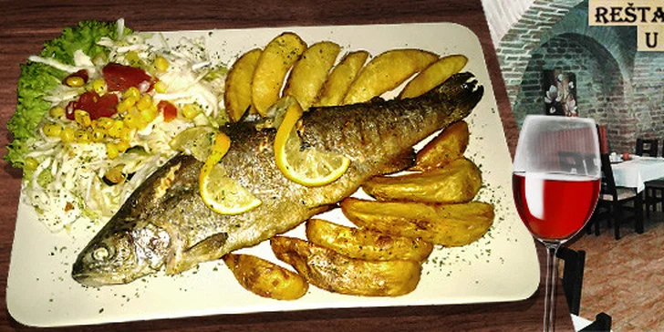 Pstruh na masle s prílohou a bielym vínom