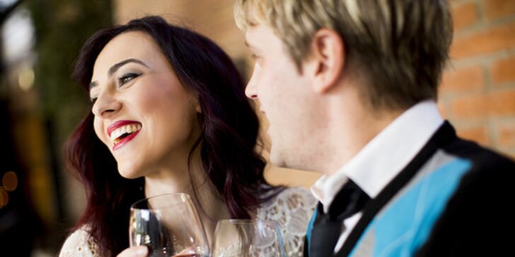 Romantické posedenie pri víne s občerstvením vo vinotéke pod hradom pre 2 osoby