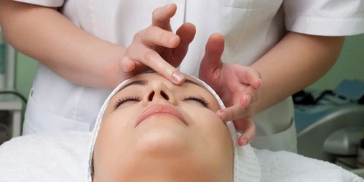Diamantová mikrodermabrázia, ultrazvuk alebo chemický peeling