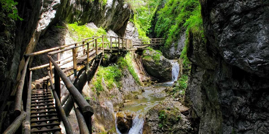Zájazd na Medvediu tiesňavu. Zážitková turistika v Rakúsku!