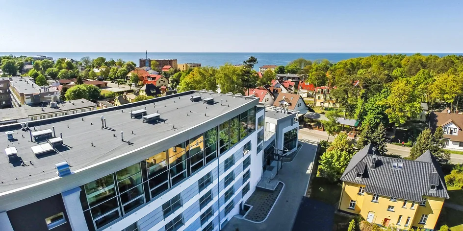 Hotel na brehu poľského mora: polpenzia aj neobmedzený wellness