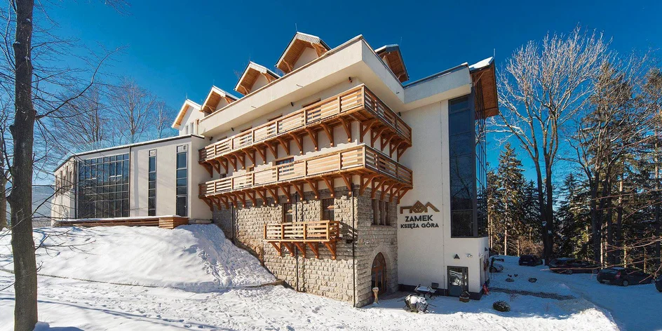 Bývalý hrad v poľských Krkonošiach: strava aj wellness