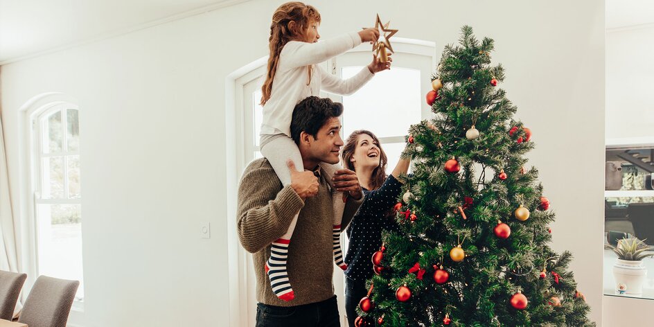 Vianočný stromček v ohrození! Ako zvládnuť Vianoce s malými deťmi?