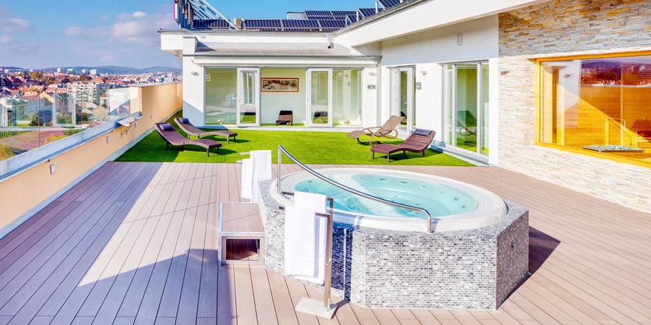 Hotel v Brne s raňajkami aj večerou a strešným wellness