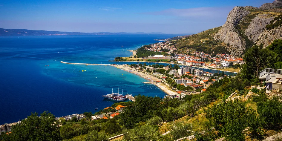 Pre rodinu i pár: apartmán pri Omiši, 120 m od pláže