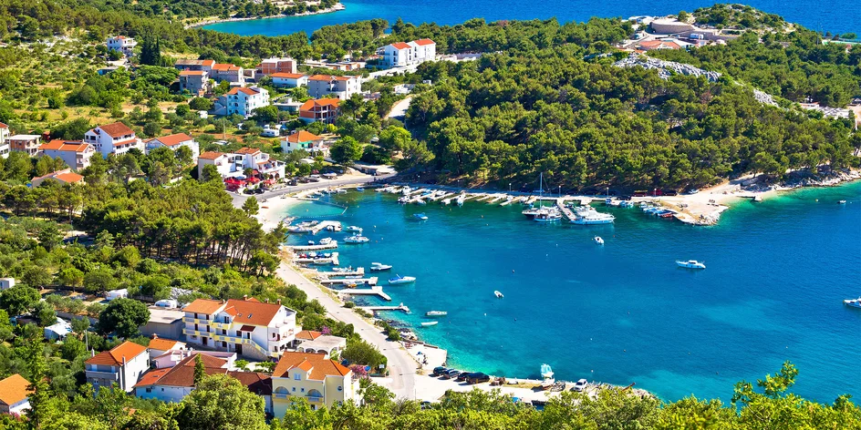 Rodinný hotel s vonkajším bazénom pod Zadarom