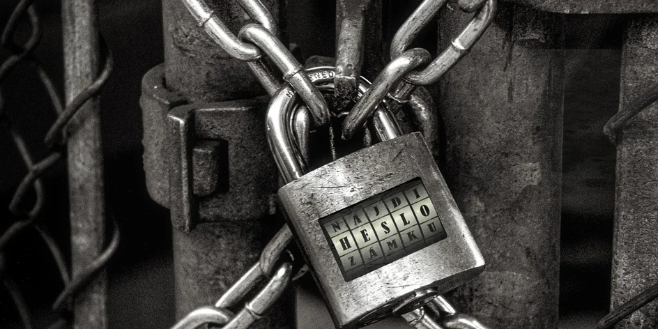 Online escape hra Reportér v Brlohu: Nájdite dôkazy zločinu