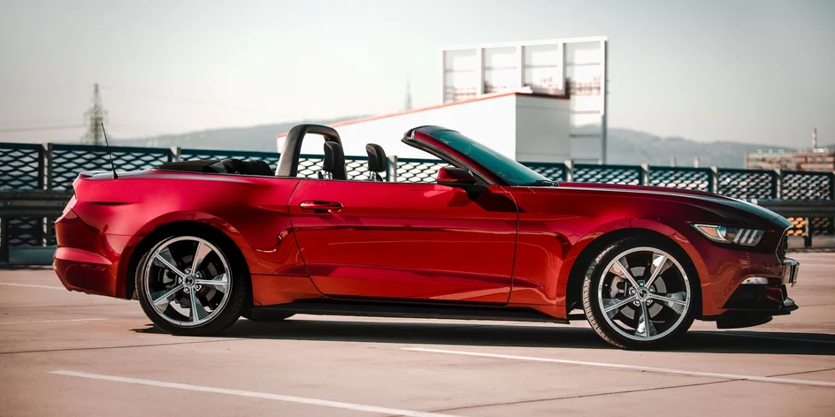 Legendárna klasika FORD MUSTANG 3.7 V6 CABRIO - SHELBY DESIGN
