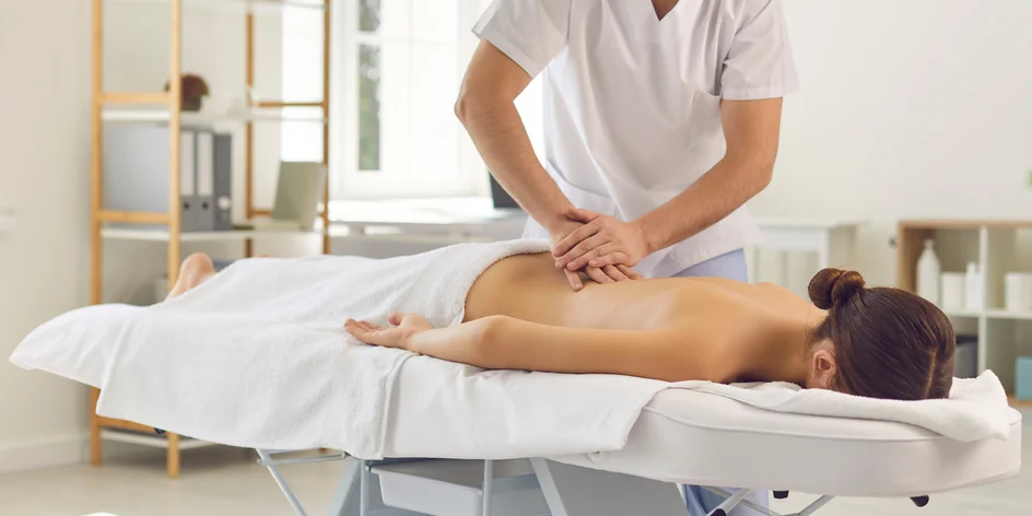 Klasická masáž celého tela či reflexná masáž chodidiel